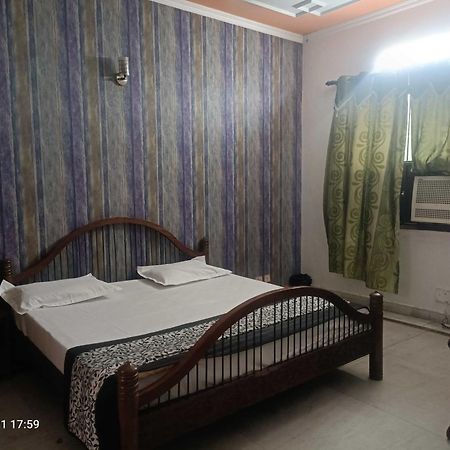 Oyo Metro View Residency Near Snow World Hotel Noida Exterior foto