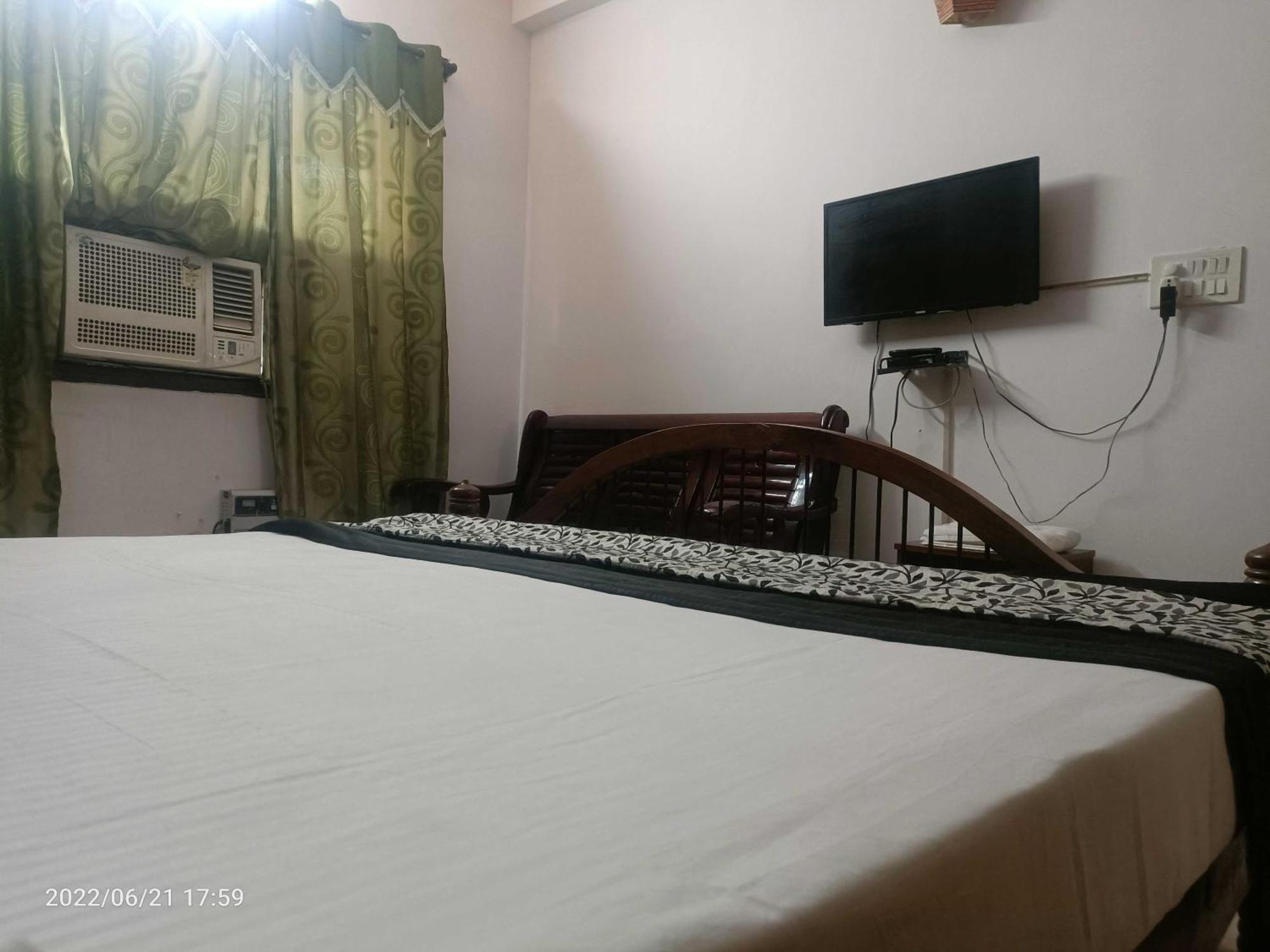 Oyo Metro View Residency Near Snow World Hotel Noida Exterior foto