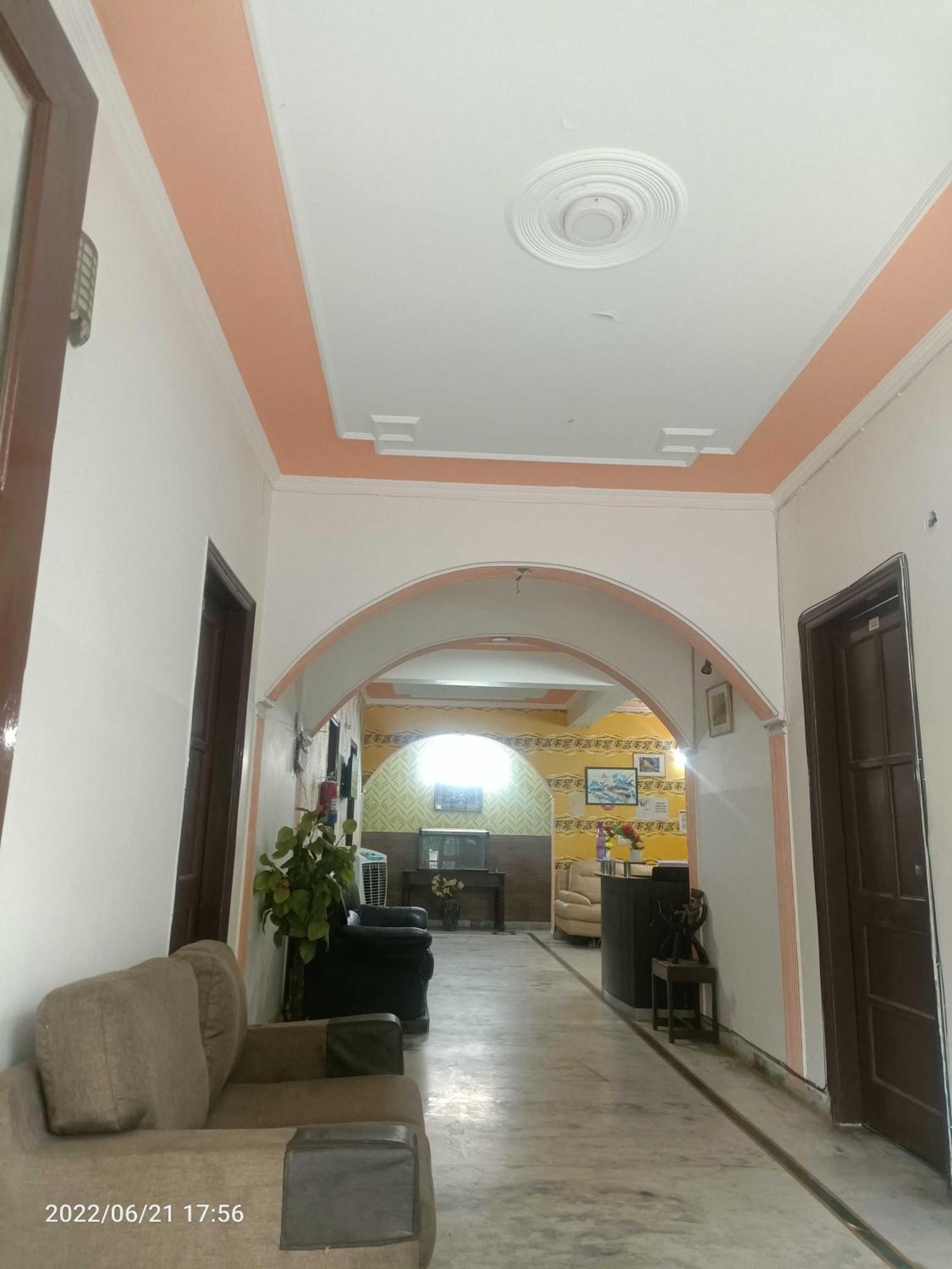Oyo Metro View Residency Near Snow World Hotel Noida Exterior foto