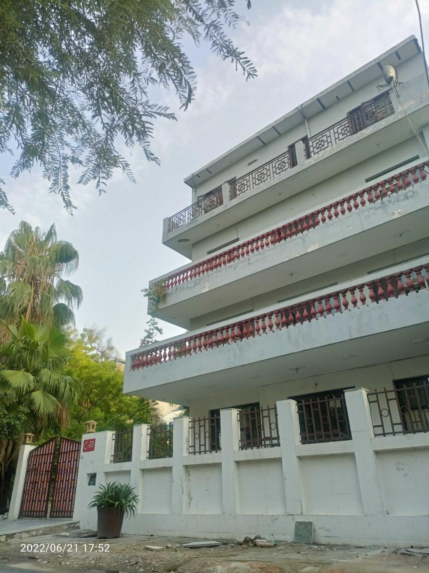 Oyo Metro View Residency Near Snow World Hotel Noida Exterior foto