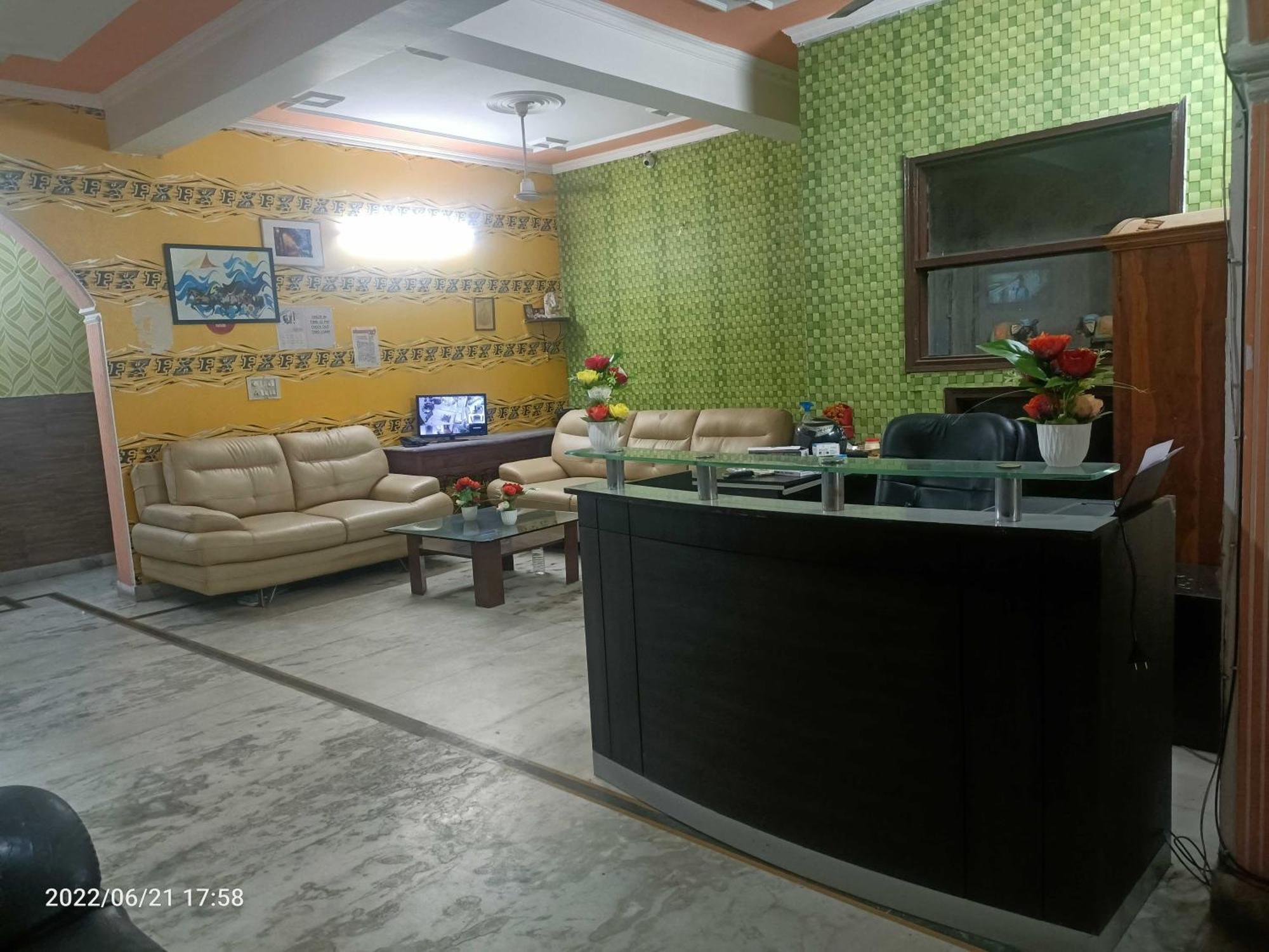 Oyo Metro View Residency Near Snow World Hotel Noida Exterior foto